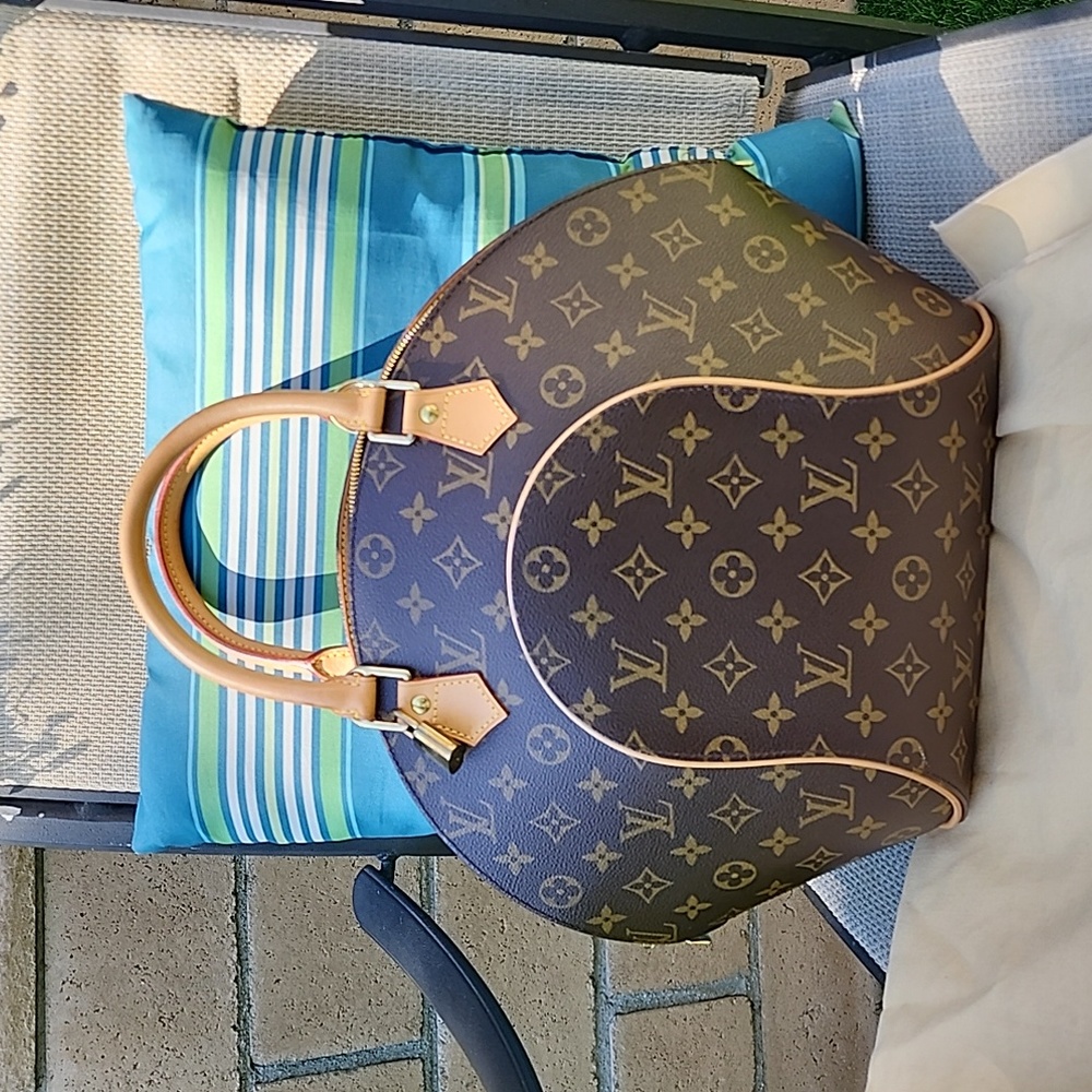 louis vuitton ellipse mm in mint condition
